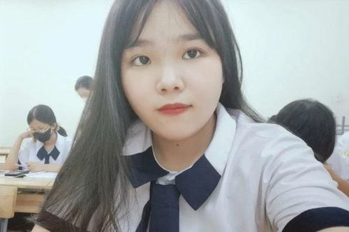 Nghị lực của cô gái 22 tuổi đi học lớp 6