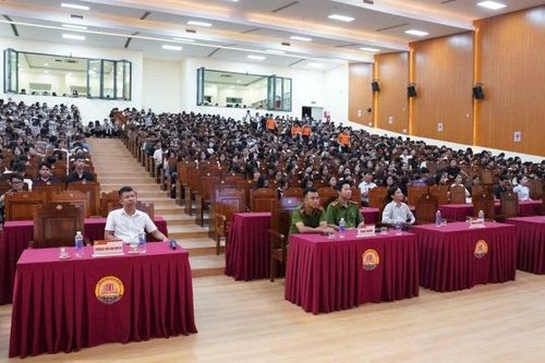 Huế: Cảnh báo thủ đoạn tội phạm công nghệ cao với tân sinh viên