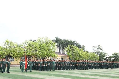 Xây dựng đơn vị chính quy đi vào chiều sâu, ổn định, vững chắc