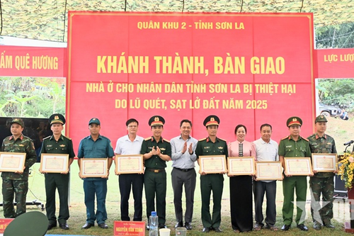 Khánh thành, bàn giao nhà cho nhân dân bị ảnh hưởng bởi mưa lũ tại Sơn La