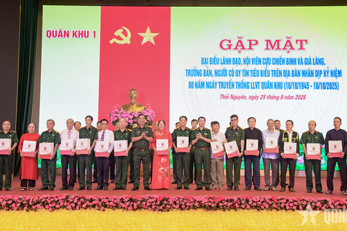 Quân khu 1 gặp mặt cựu chiến binh, già làng, trưởng bản, người có uy tín trên địa bàn