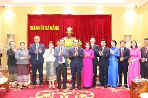 Phó Bí thư Thường trực Thành ủy Nguyễn Đình Vĩnh tiếp Tổng Biên tập Báo Pasaxon