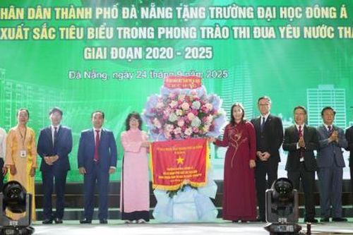 Đại học Đông Á trao học bổng hơn 43 tỷ đồng cho sinh viên trong lễ khai giảng năm học mới
