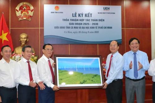 Cà Mau hợp tác với Đại học Kinh tế TPHCM nâng cao chất lượng nguồn nhân lực