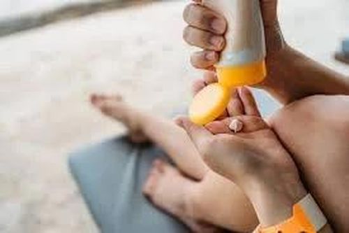 Lâm Đồng đình chỉ lưu hành, thu hồi mỹ phẩm dầu gội, kem chống nắng vi phạm