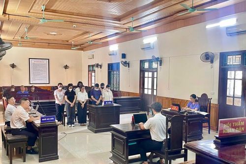 Lừa bán điện thoại rởm, nhóm bị cáo lĩnh 57 năm tù