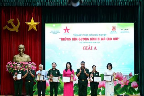 Vinh danh 'những tấm gương bình dị mà cao quý'