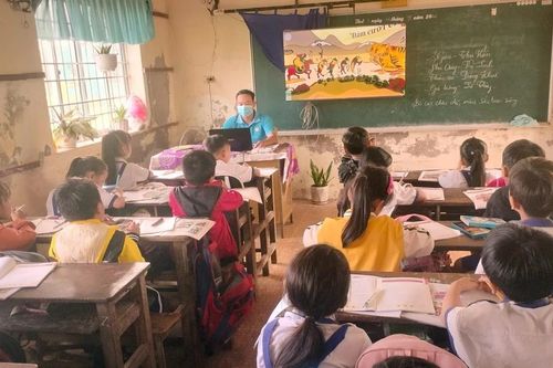 Vượt khó triển khai dạy 2 buổi/ngày nơi Đất Mũi