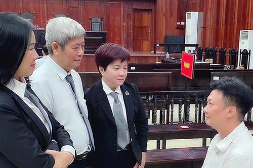 Phúc thẩm vụ cán bộ không biết có nhà đất công trên địa bàn phường: Tòa nghị án kéo dài