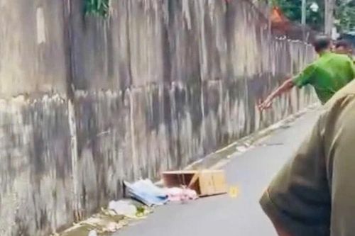 TPHCM: Bàng hoàng phát hiện thi thể trẻ sơ sinh trong thùng carton