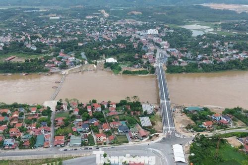 Hình ảnh cầu Phong Châu trước ngày khánh thành