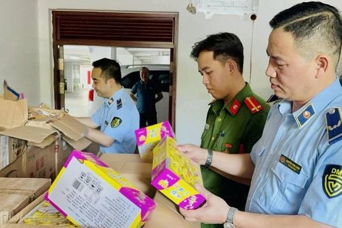 Thu giữ hơn 6.100 sản phẩm kẹo, bánh nướng không rõ nguồn gốc