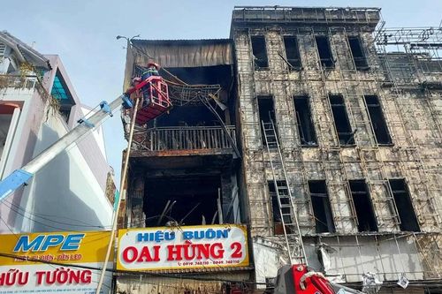 Cháy nhà dân lan sang ngân hàng ở Cà Mau gây thiệt hại hơn 2 tỷ đồng