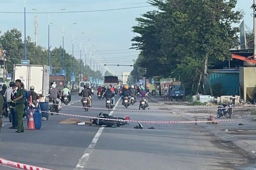 Thi thể người đàn ông không nguyên vẹn nằm giữa đường ở TPHCM