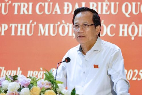 Bộ trưởng Đào Ngọc Dung lắng nghe ý kiến của cử tri trước kỳ họp Quốc hội