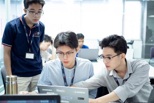 Sinh viên 'tập dượt' giải quyết các thách thức trong bảo mật AI