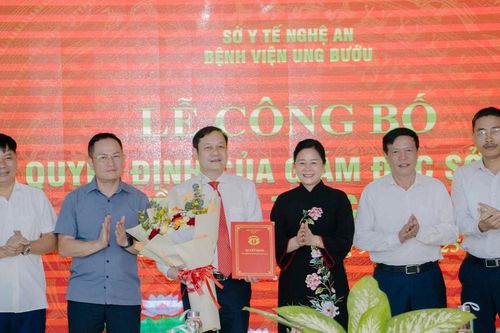 Công bố và trao Quyết định bổ nhiệm Giám đốc Bệnh viện Ung bướu Nghệ An