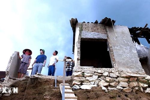 Người dân miền Tây Nghệ An sống thấp thỏm do sạt lở đất