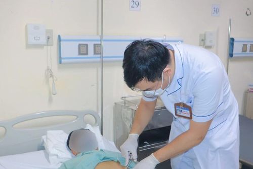 Cụ ông có khối u mỡ 'khổng lồ' ở vùng niệu - sinh dục