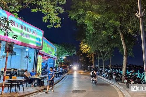 Hà Nội: Tái diễn tình trạng lấn chiếm vỉa hè xung quanh hồ Tây