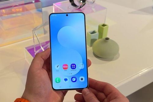 Nhân viên hỗ trợ Samsung 'gieo hy vọng hão' về One UI
