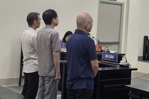 Lừa tiền 'chạy án', nam ca sĩ lĩnh 13 năm tù