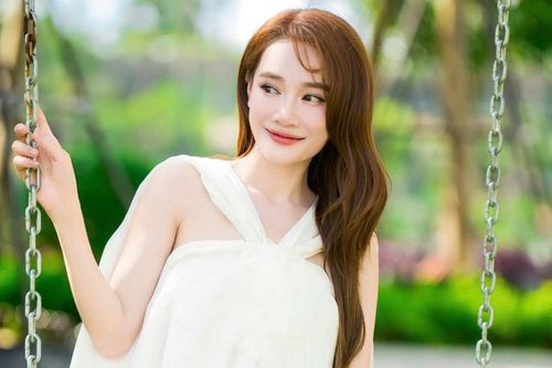 Nhã Phương lộ ảnh bụng bầu to vượt mặt?