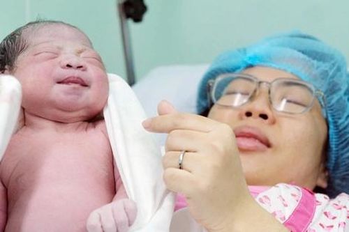TPHCM: Hơn 17.000 phụ nữ được nhận hỗ trợ vì thực hiện tốt chính sách 'sinh đủ 2 con'