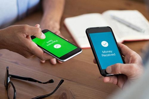 Cần làm gì khi người lạ chuyển nhầm tiền cho bạn?