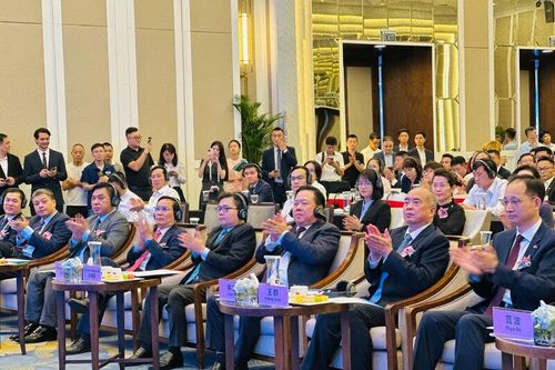 Ký kết 13 thỏa thuận giao thương Việt - Trung