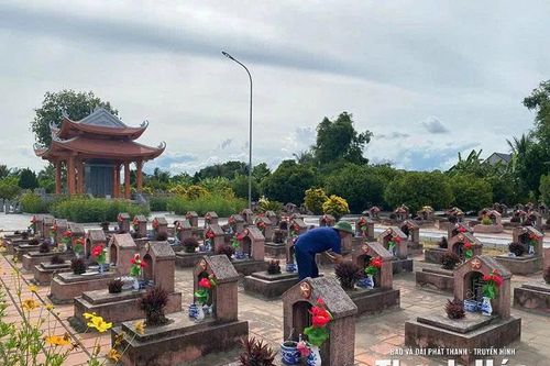 'Nơi đây còn đó bạn tôi nằm'...