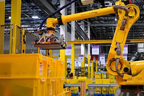 Ông Trump chuẩn bị đánh thuế quan với robot, máy móc công nghiệp và thiết bị y tế