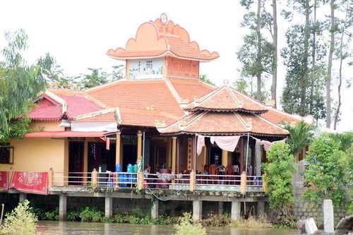 Bên dòng Vĩnh Tế
