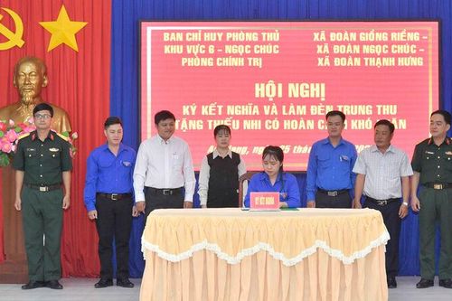 Ban Chỉ huy phòng thủ khu vực 6 - Ngọc Chúc ký kết nghĩa với tổ chức Đoàn địa bàn đóng quân