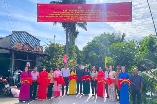 Ông Trần Thanh Hải (xã Cù Lao Giêng) hỗ trợ 300 triệu đồng làm đường