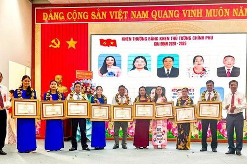 Vĩnh Bình tuyên dương 22 tập thể, cá nhân điển hình tiên tiến
