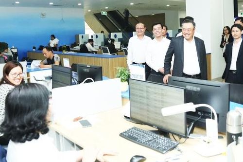 Hà Nội đưa dịch vụ công đến tận nhà dân bằng 'văn phòng lưu động'