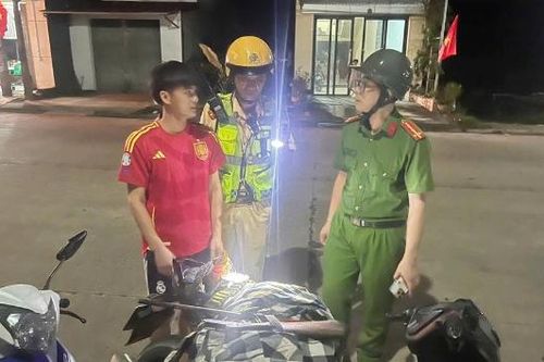 Công an xã Nghĩa Phương: Phát hiện đối tượng vi phạm giao thông mang theo vũ khí quân dụng