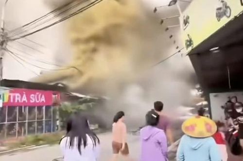 Bắc Ninh: Cháy lớn ở một số lán bán quần áo