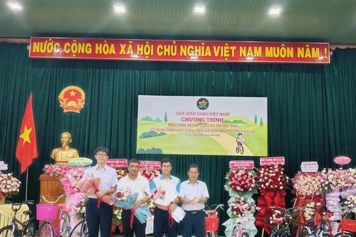 Quỹ Kiến Vàng Việt Nam trao tặng 65 xe đạp cho học sinh nghèo tại Gia Lai