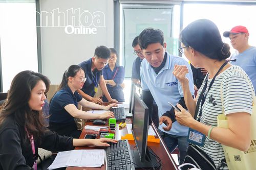 Tăng cường hướng dẫn để việc thu phí tham quan danh lam thắng cảnh vịnh Nha Trang nhanh chóng, thuận lợi