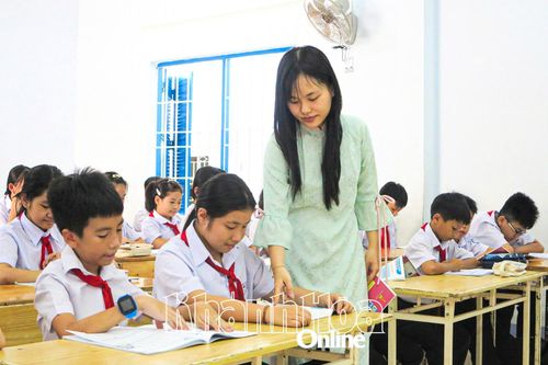 Dạy học 2 buổi/ngày cấp trung học còn khó khăn