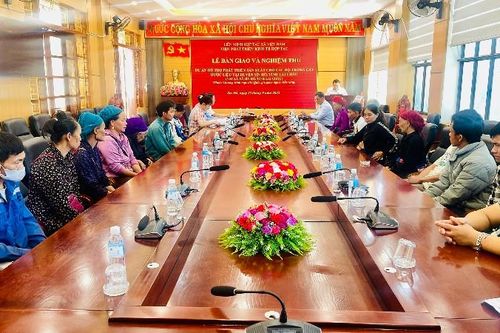 Hỗ trợ phát triển sản xuất cho các hộ trồng cây dược liệu tại xã Sìn Hồ