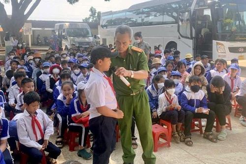 Chung tay bảo vệ trẻ em khỏi bạo lực, xâm hại