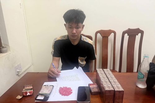 Bắt giữ đối tượng vận chuyển 194 viên hồng phiến