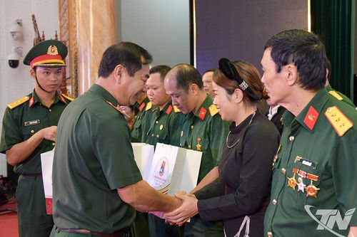 Quân khu 1: Gặp mặt cựu chiến binh, già làng, trưởng bản, người có uy tín tiêu biểu