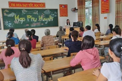 Miễn học phí, phụ huynh vẫn canh cánh với lạm thu