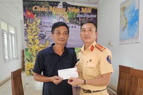 Cảnh sát giao thông Gia Lai kịp thời phát hiện lái xe xuất huyết não suýt gây tai nạn