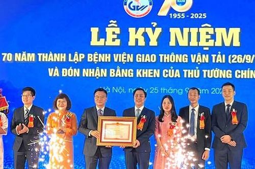 Bệnh viện Giao thông vận tải đón nhận Bằng khen của Thủ tướng Chính phủ