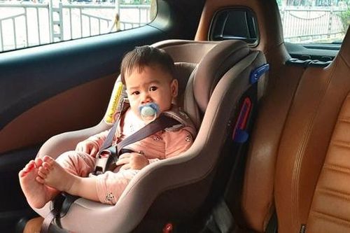 Sớm trang bị ghế trẻ em trên ô tô dù chưa bắt buộc